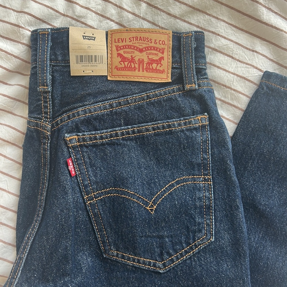 NWT Levi's Low Pro Straight Dark Wash - Picture 5 of 6